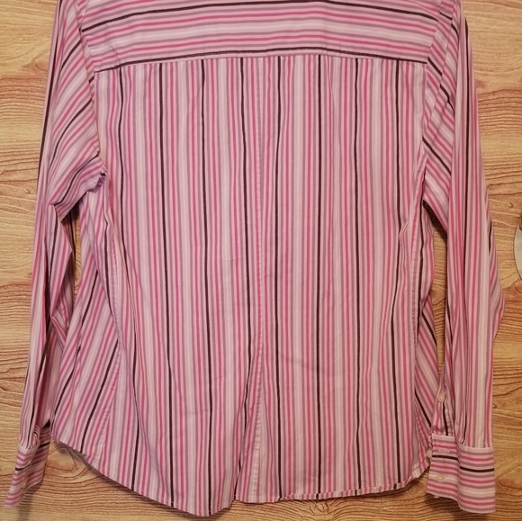 🚩Gap stripe button up top - Picture 2 of 4